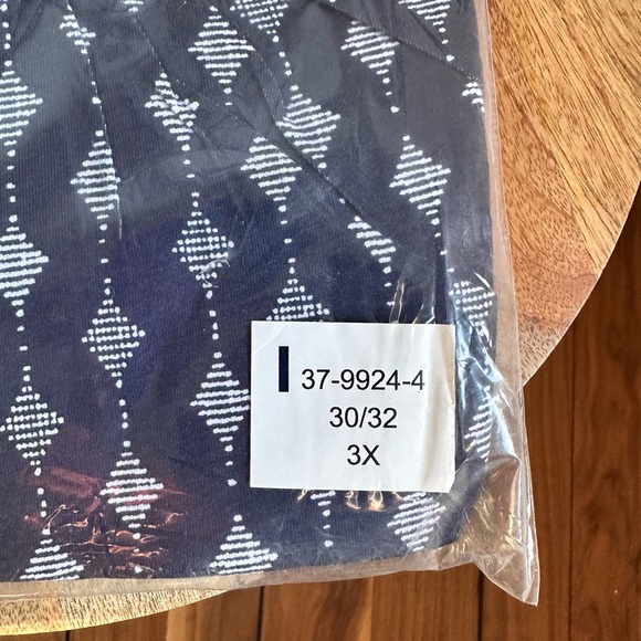 Woman Within Navy Blue/White Printed Sleeveless Top NWT Sz: 3X - Picture 3 of 7